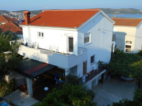 Отель Apartments with a parking space Trogir - 11316  Трогир